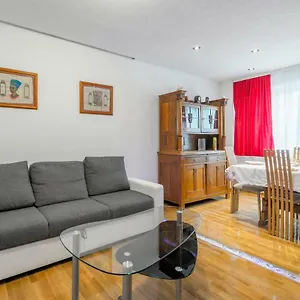 Apartment Antonija With Jacuzzi, Split